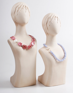 Schmuck aus Edelsteinen und Mineralien